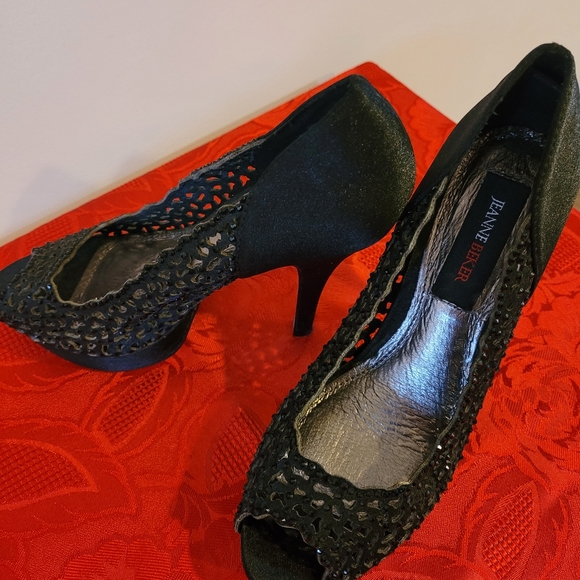 Black with Sparlkes heels. Size 6 - Picture 2 of 2